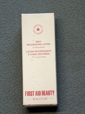 First Aid Beauty Daily Resurfacing Lotion 2% Niacinamide in White & Pink